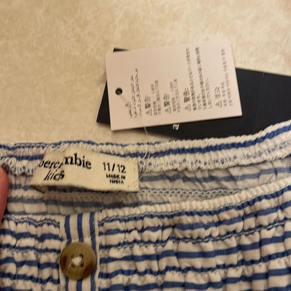 💙 A&F kids casual dressy top - New With Tags - Picture 3 of 5